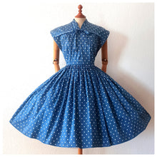 Cargar imagen en el visor de la galería, 1950s - Stunning Iconic Blue Dotted Dress - W29 (74cm)
