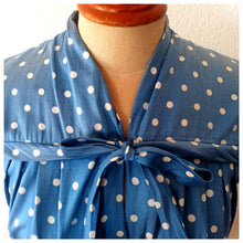 Cargar imagen en el visor de la galería, 1950s - Stunning Iconic Blue Dotted Dress - W29 (74cm)
