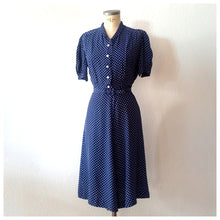Charger l&#39;image dans la galerie, 1930s 1940s - French Puffed Sleeves  Cold Rayon Dress - W30 (76cm)
