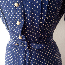 Laden Sie das Bild in den Galerie-Viewer, 1930s 1940s - French Puffed Sleeves  Cold Rayon Dress - W30 (76cm)
