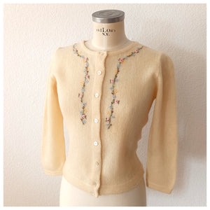 1950s - Adorable Cream Handembroidered Wool Cardigan - Sz. S/M