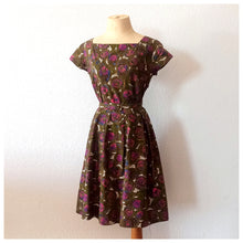 Charger l&#39;image dans la galerie, 1950s - Gorgeous Petite Roseprint Cotton Dress - W26 (66cm)
