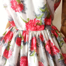 Carica l&#39;immagine nel visualizzatore di Gallery, 1950s - Adorable &amp; Stunning Juniors Floral Dress - W22.5 (56cm)
