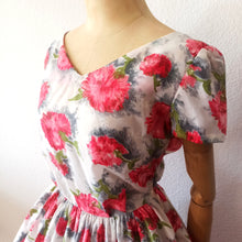Cargar imagen en el visor de la galería, 1950s - Adorable &amp; Stunning Juniors Floral Dress - W22.5 (56cm)
