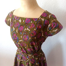 Cargar imagen en el visor de la galería, 1950s - Gorgeous Petite Roseprint Cotton Dress - W26 (66cm)
