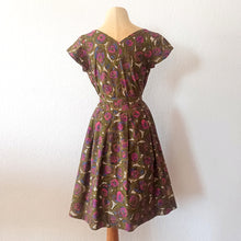 Load image into Gallery viewer, 1950s - Gorgeous Petite Roseprint Cotton Dress - W26 (66cm)
