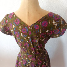 Cargar imagen en el visor de la galería, 1950s - Gorgeous Petite Roseprint Cotton Dress - W26 (66cm)
