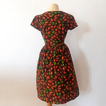 Carica l&#39;immagine nel visualizzatore di Gallery, 1960s - Stunning Colors Corduroy Dress - W26 (66cm)
