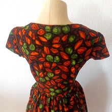 Cargar imagen en el visor de la galería, 1960s - Stunning Colors Corduroy Dress - W26 (66cm)
