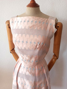 1950s - Exquisite Pink Pale Embroidery Roses Dress - W25 (64cm)