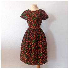 Laden Sie das Bild in den Galerie-Viewer, 1960s - Stunning Colors Corduroy Dress - W26 (66cm)
