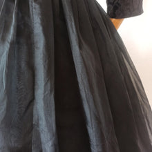 Laden Sie das Bild in den Galerie-Viewer, 1950s - Stunning Solid Black Floral Organza Dress - W29 (74cm)
