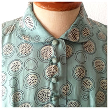 Charger l&#39;image dans la galerie, 1940s - Gorgeous Abstract Teal Silk Dress - W27.5 (70cm)
