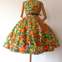 Load image into Gallery viewer, 1950s - Spectacular Orange Roses Cotton Dress - W29 (74cm)

