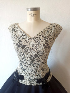 1950s - Stunning Black & White Lace Dress - W31 (78cm)