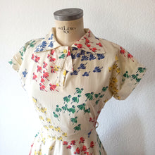 Load image into Gallery viewer, 1940s - Absolutely Gorgeous Cotton British Dress - W25/26 (64/66cm)
