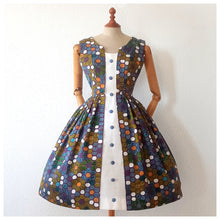 Cargar imagen en el visor de la galería, 1950s - Joppy, Paris - Stunning Abstract Floral Colorful Cotton Dress - W26 (66cm)
