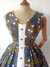 Cargar imagen en el visor de la galería, 1950s - Joppy, Paris - Stunning Abstract Floral Colorful Cotton Dress - W26 (66cm)
