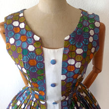 Cargar imagen en el visor de la galería, 1950s - Joppy, Paris - Stunning Abstract Floral Colorful Cotton Dress - W26 (66cm)
