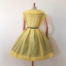Charger l&#39;image dans la galerie, 1950s - Adorable Sailor Collar Yellow Dress - W27 (68cm)
