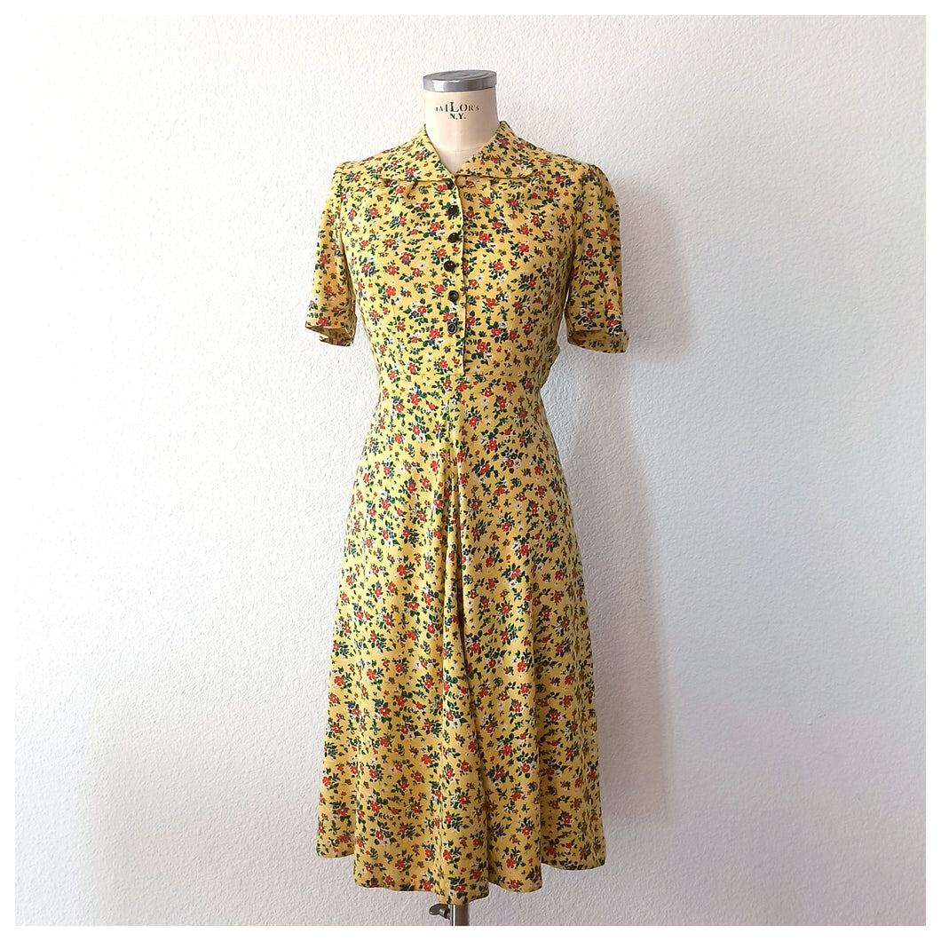 1940s - Adorable Yellow Floral Rayon Day Dress - W28 (72cm)