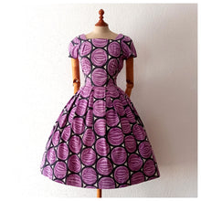 Charger l&#39;image dans la galerie, 1950s - Broderna Magnusson, Sweden - Purple Abstract Dress - W27 (68cm)
