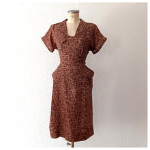 Charger l&#39;image dans la galerie, 1940s 1950s - Gorgeous Brown Abstract Dress - W34 (86cm)
