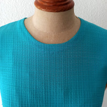 Cargar imagen en el visor de la galería, 1950s - Adorable Blue Aqua Textured Cotton Dress - W26 (66cm)
