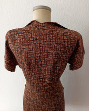 Charger l&#39;image dans la galerie, 1940s 1950s - Gorgeous Brown Abstract Dress - W34 (86cm)
