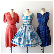 Charger l&#39;image dans la galerie, 1950s - Gorgeous Blue Printed Rayon Belted Dress - W27 (68cm)
