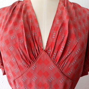 1930s - Glorious Coral Rayon Puffed Shoulders Buckle Dress - W31 (80cm)