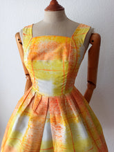 Cargar imagen en el visor de la galería, 1950s - Manuela, Nice - Stunning Sunset Colors Dress - W25 (64cm)
