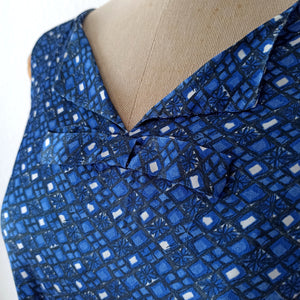 1950s - Gorgeous Blue Printed Rayon Belted Dress - W27 (68cm)