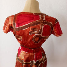 Laden Sie das Bild in den Galerie-Viewer, 1950s 1960s - Gorgeous Abstract Satin Silk Dress - W24.5 (62cm)
