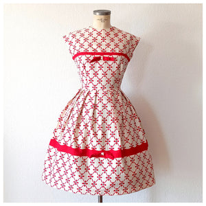 1950s - Exquisite Red & White Textured Cotton Dress - W27.5 (70cm)