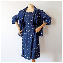 Carica l&#39;immagine nel visualizzatore di Gallery, 1950s 1960s - Elegant 2pc Silk Jacket &amp; Dress Set - W31 (80cm)
