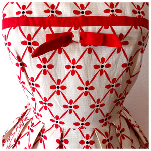 1950s - Exquisite Red & White Textured Cotton Dress - W27.5 (70cm)