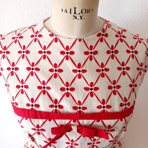 1950s - Exquisite Red & White Textured Cotton Dress - W27.5 (70cm)