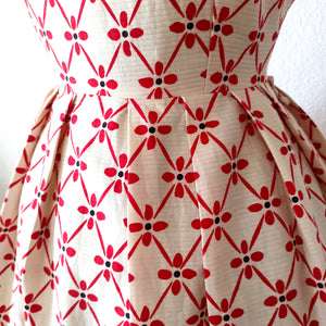 1950s - Exquisite Red & White Textured Cotton Dress - W27.5 (70cm)