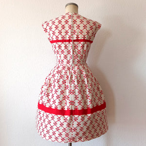 1950s - Exquisite Red & White Textured Cotton Dress - W27.5 (70cm)