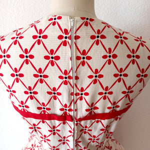 1950s - Exquisite Red & White Textured Cotton Dress - W27.5 (70cm)