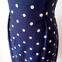 Laden Sie das Bild in den Galerie-Viewer, 1960s - Gorgeous Navy Polkadots Rayon Silk Dress - W29 (74cm)
