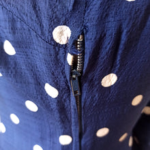 Laden Sie das Bild in den Galerie-Viewer, 1960s - Gorgeous Navy Polkadots Rayon Silk Dress - W29 (74cm)
