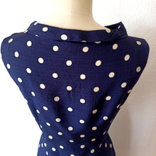 Laden Sie das Bild in den Galerie-Viewer, 1960s - Gorgeous Navy Polkadots Rayon Silk Dress - W29 (74cm)
