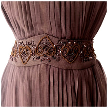 Laden Sie das Bild in den Galerie-Viewer, 1960s - Exquisite Couture Pure Silk Beaded Dress - W27 (68cm)
