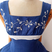 Load image into Gallery viewer, 1950s - Stunning Blue Embroidery Linen Dress - W27 (68cm)
