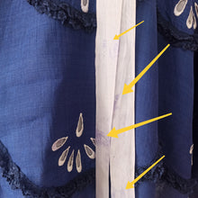Cargar imagen en el visor de la galería, 1950s - Stunning Blue Embroidery Linen Dress - W27 (68cm)

