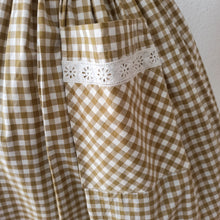 Carica l&#39;immagine nel visualizzatore di Gallery, 1950s - Adorable Green Olive/Brown Checked Pockets Dress - W27 (68cm)

