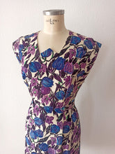Laden Sie das Bild in den Galerie-Viewer, 1950s 1960s - Stunning Abstract Floral Dress - W29 (74cm)
