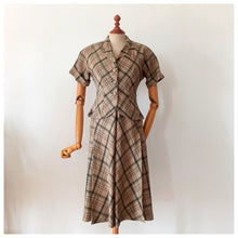 Laden Sie das Bild in den Galerie-Viewer, 1940s - M. Giordani, Roma - Marvelous Couture Dress &amp; Jacket - W27 (68cm)
